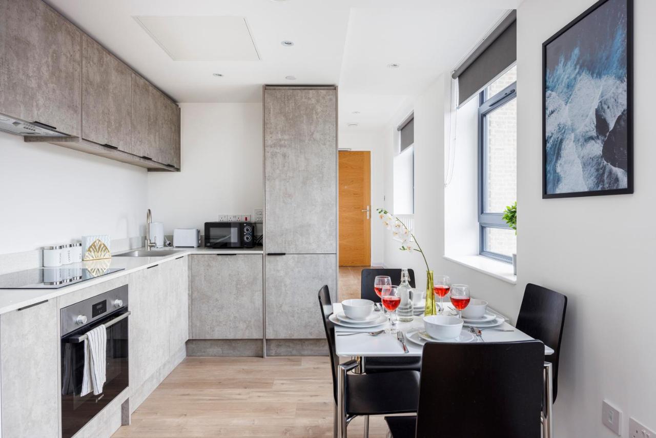 Cresta House - Modern Apartments Лутън Екстериор снимка