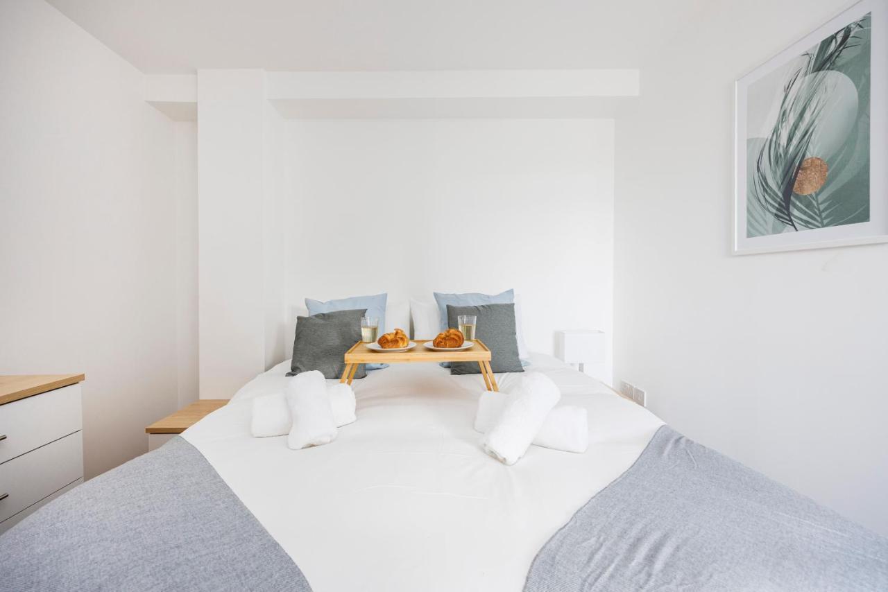 Cresta House - Modern Apartments Лутън Екстериор снимка